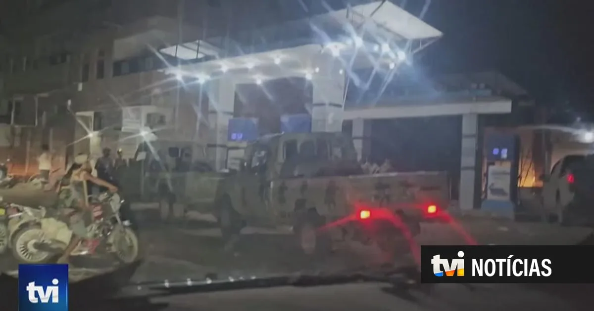 "Morte à América": Houthis festejam conquista de cidade no Mar Vermelho