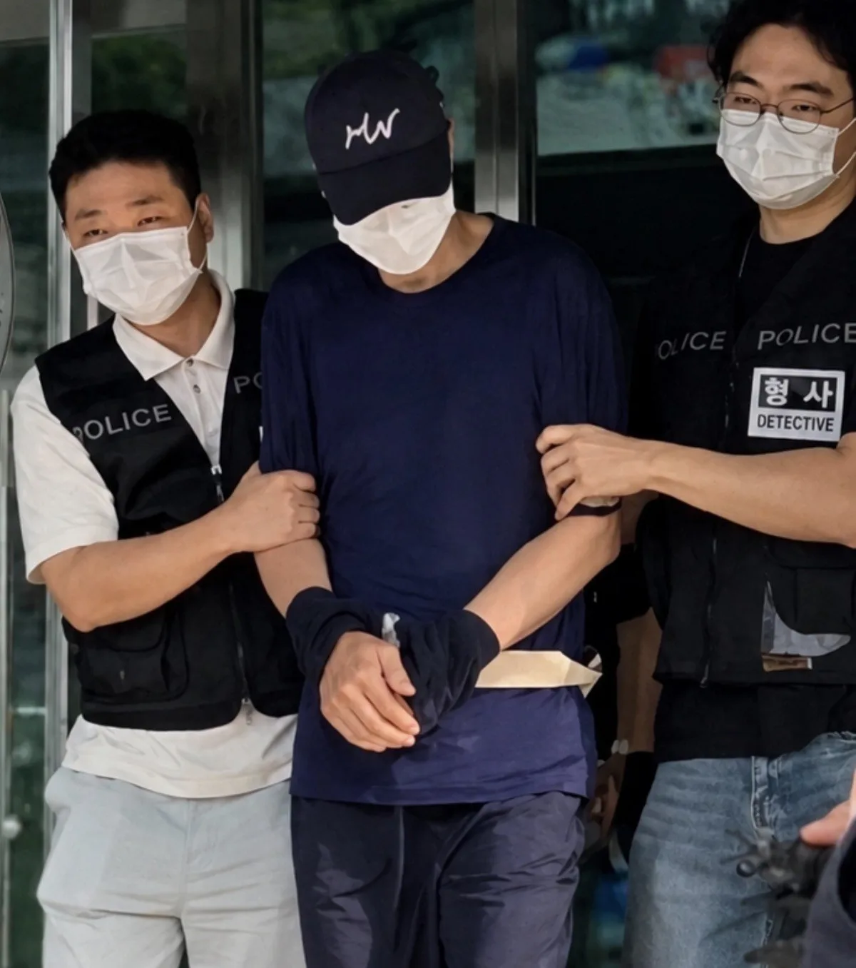 신상공개 앞둔 ‘성남 보복살인’ 50대, 구속 송치…‘묵묵부답’