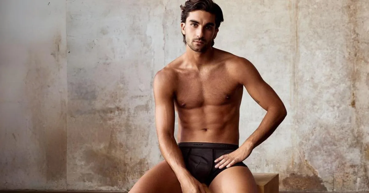 Ferran Torres se quita la camiseta y revoluciona la moda con su campaña más sexy para Intimissimi