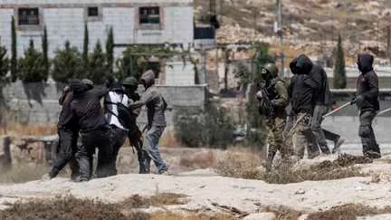 Des journalistes de l'AFP agressés par des colons israéliens près de Bethléem en Cisjordanie occupée