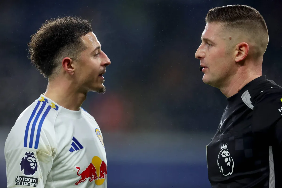 Premier League abre bastidores do jogo e permitirá ouvir conversas entre jogadores e árbitros