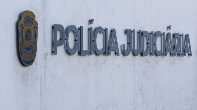 Homem de 44 anos detido após atear incêndio com isqueiro em Vinhais