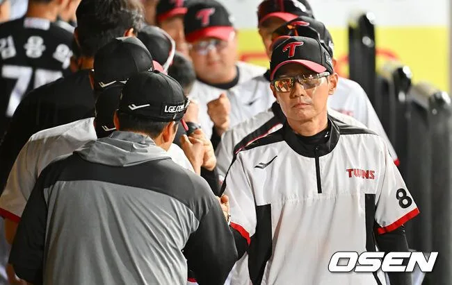 [사진] 염경엽 감독, 4연패 탈출했다.