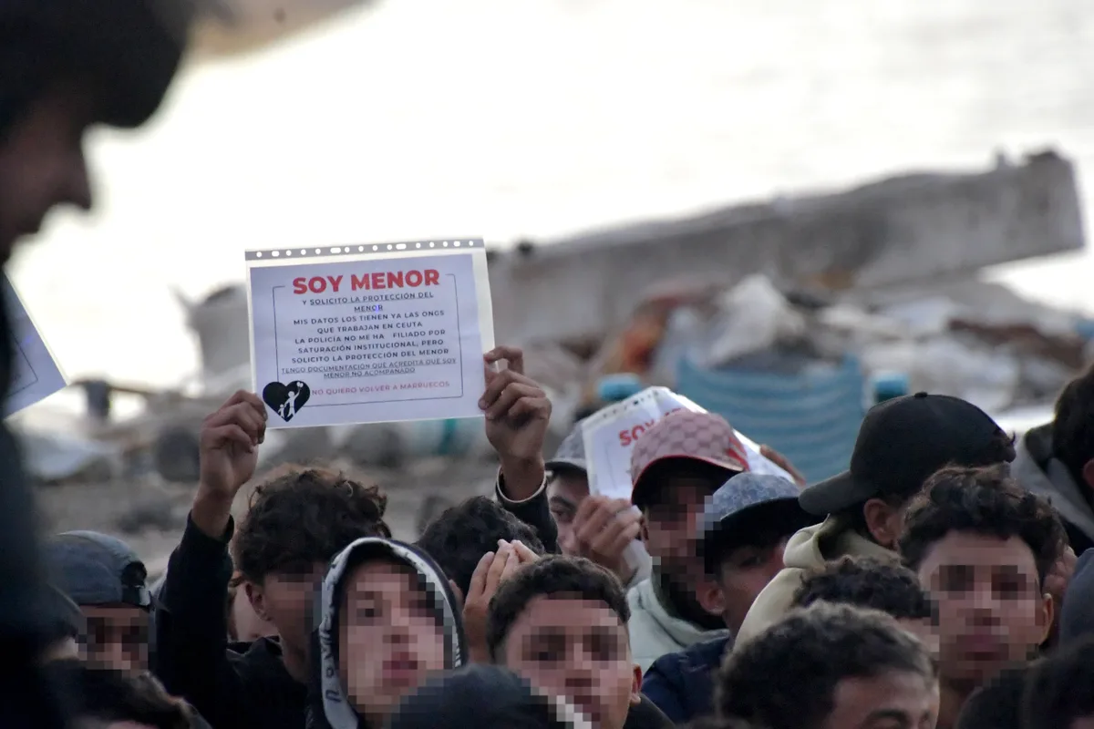 La Policía se despliega en El Guano para desalojar otro asentamiento de inmigrantes en Ceuta 48 horas antes de la visita de los Reyes