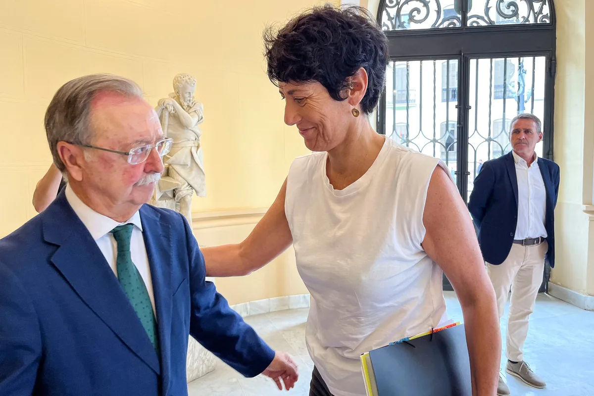 Última hora de la entrada de inmigrantes a Ceuta, en directo | El presidente de Ceuta amenaza al Gobierno con acudir al poder judicial si no resuelve la crisis en 30 días