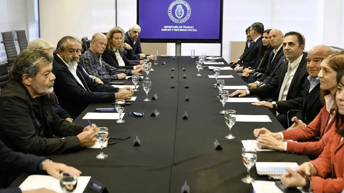 Otra pelea con el Gobierno: la CGT reclamó una reunión presencial para discutir el aumento del salario mínimo