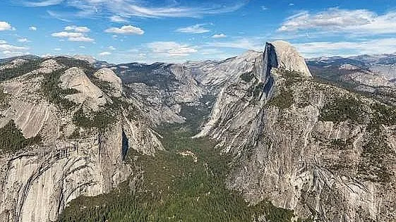 Dois mortos após queda de helicóptero que combatia incêndio no Parque Nacional de Yosemite, nos EUA
