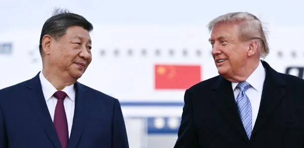 Trump diz que vai discutir IA com Xi e faz elogio: 'Mais forte que nunca'