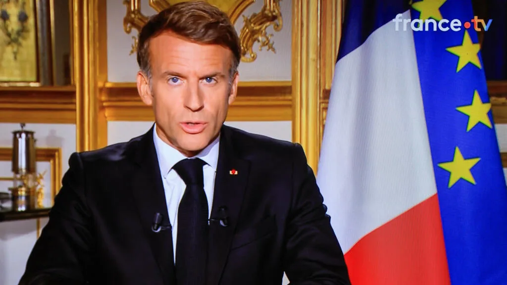 Macron condena violência e promete diálogo com estudantes, mas não anuncia medidas para conter crise