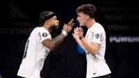 Revelação do futsal do Corinthians treina no campo a pedido de Diniz