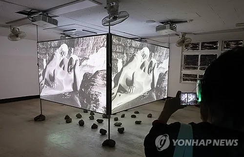빈 교실·선박 창고에 미술의 파도가…막오른 부산비엔날레