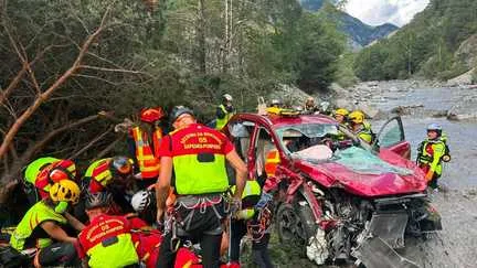 Après un éboulement en montagne, leur voiture chute dans la rivière, deux personnes gravement blessées dans les Hautes-Alpes