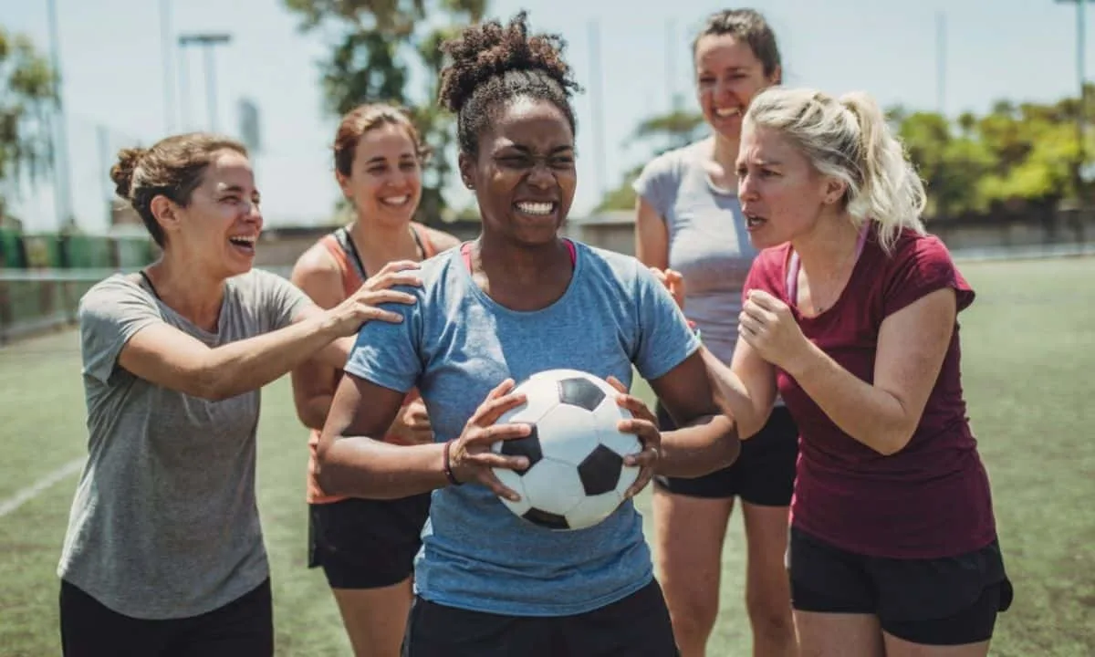 Futebol para mulheres: como começar a jogar na vida adulta