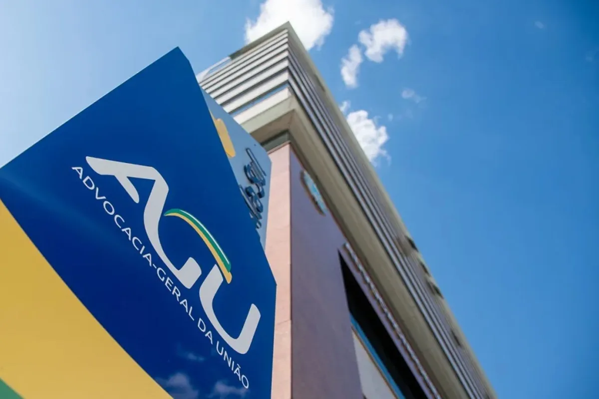 AGU tem 72h para enviar ao STF adequação à regra sobre penduricalhos