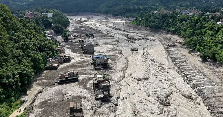 O que causou as inundações catastróficas no Nepal?