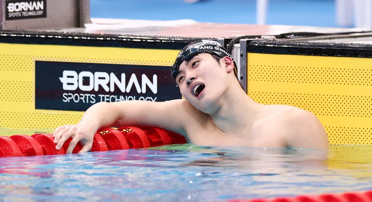 고개 숙인 황선우.. 자유형 200m 5년 전과 같은 기록으로 은메달