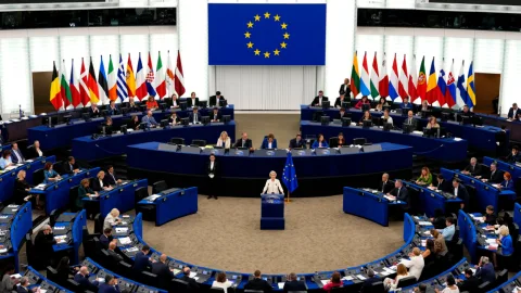 Bruselas aprueba la resolución del PP que llama "invasores" a los migrantes de Ceuta y señala a Sánchez como responsable