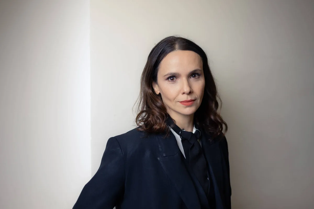 Débora Falabella abre Festival de Teatro de São Paulo com 'Prima Facie'