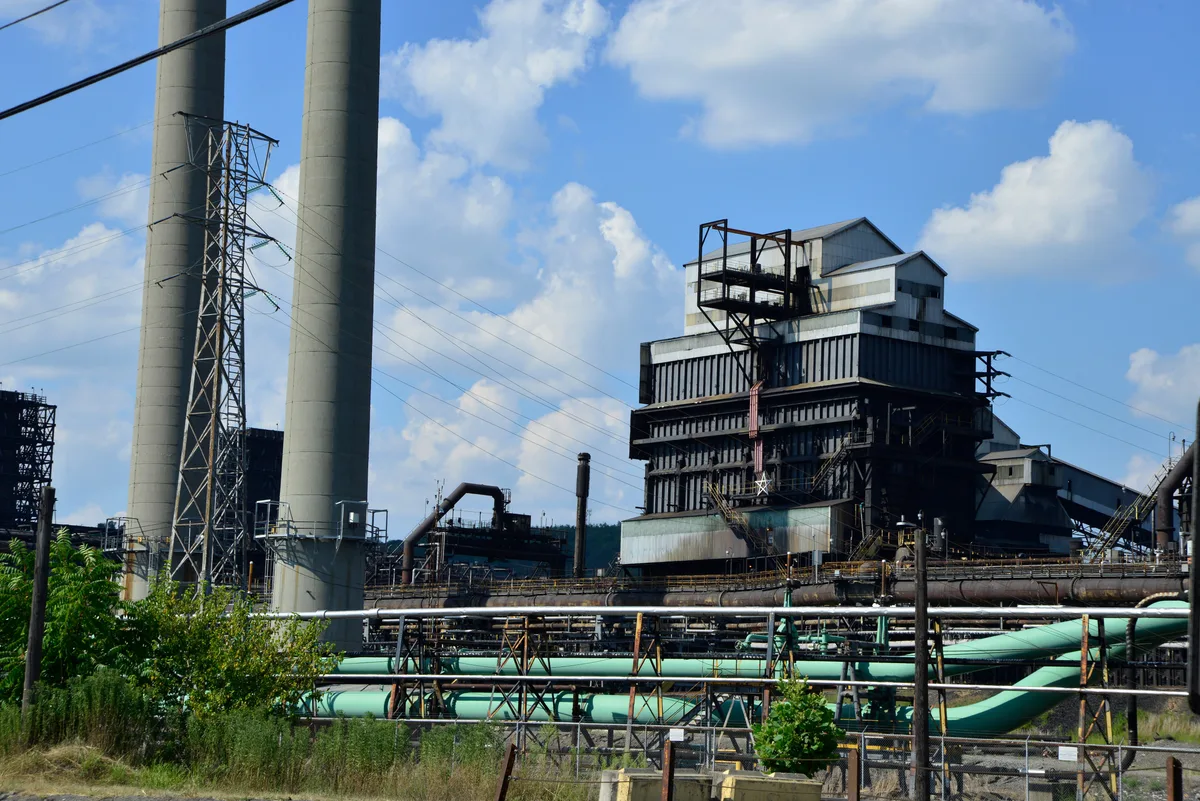 Canadá responde e impone aranceles a cientos de productos de EE. UU.