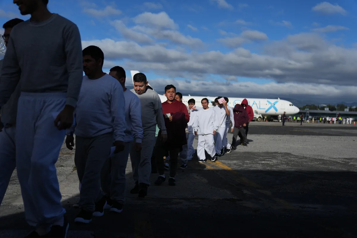 Trump deportó a 2,300 mexicanos a Guatemala: ‘Parece que quiere presionar’ a México, denuncian