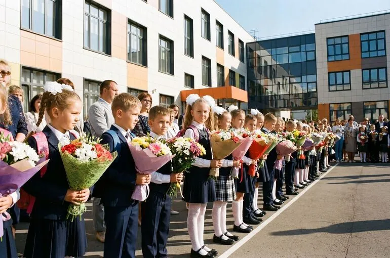 Звонки в школах в сентябре заменят песнями на слова Пляцковского и Энтина