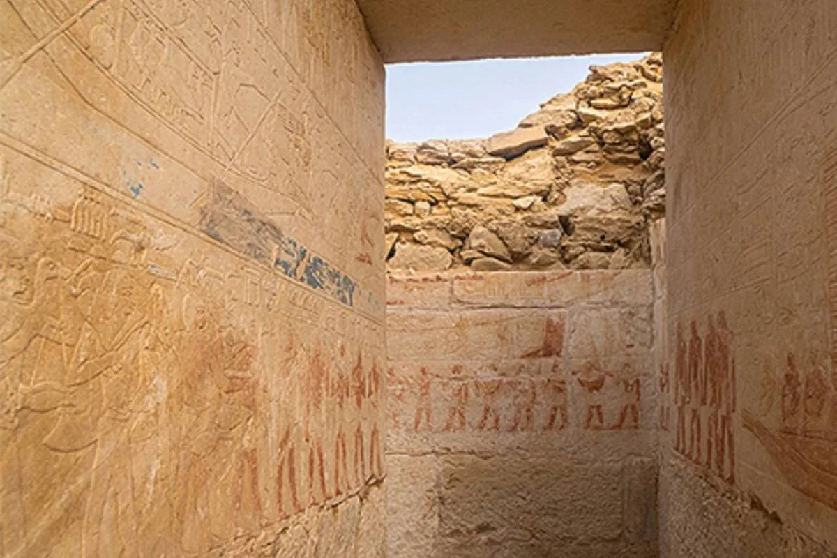Arqueólogos descobrem no Egito 'porta falsa que leva ao além'