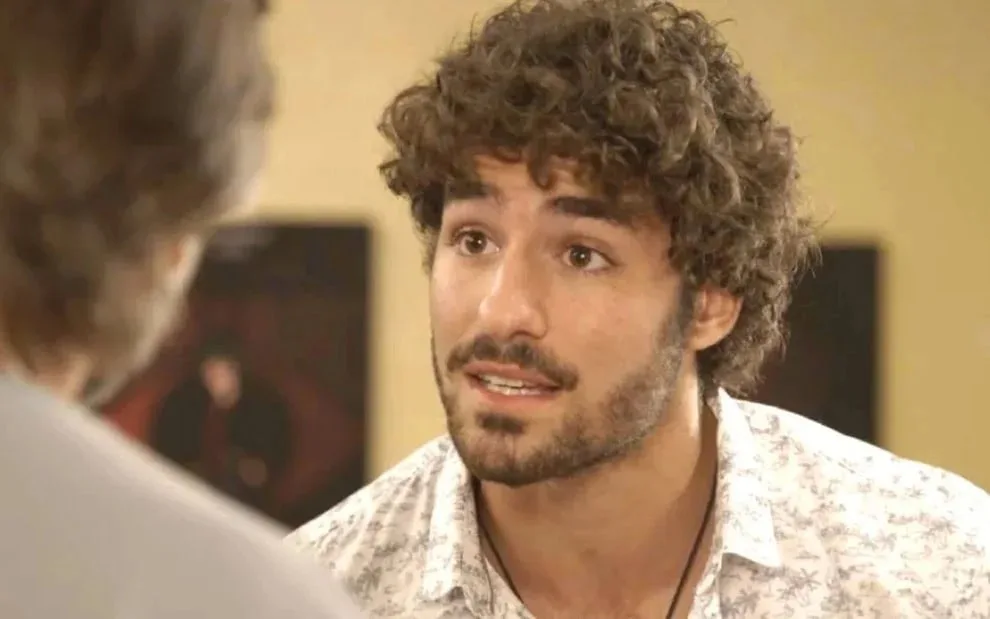 Galã que abandonou novela da Globo vai fazer versão gringa de Avenida Brasil