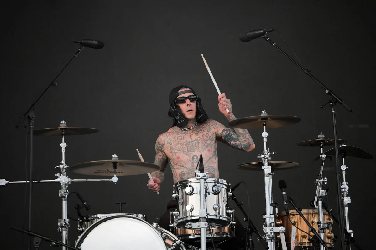 Travis Barker e 'Minha Carreira Brilhante': o que ver na TV e no streaming quinta