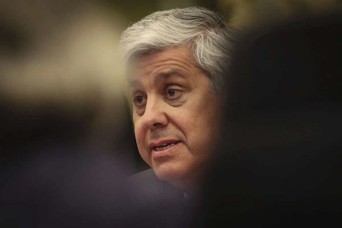 Centeno ataca Marcelo por ter dado posse a governos sem maioria (e elogia Cavaco)
