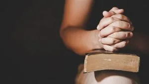 Milagres, doações e estelionato: onde termina a liberdade religiosa?