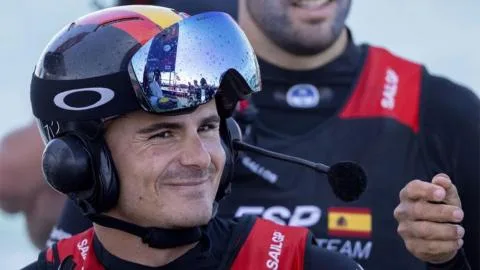 Diego Botín: el timonel que está llevando a España a la cima de la Sail GP, que llega a Valencia
