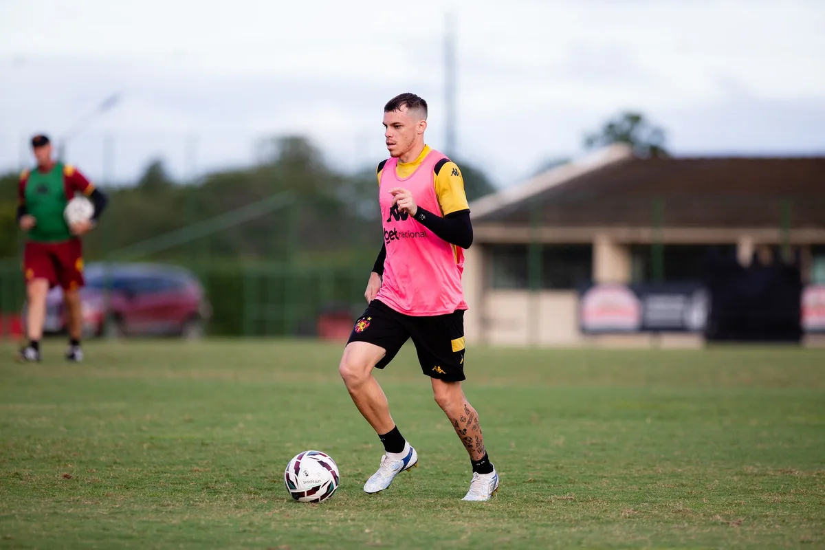 Barletta projeta temporada mais goleadora da carreira; veja entrevista com atacante do Sport