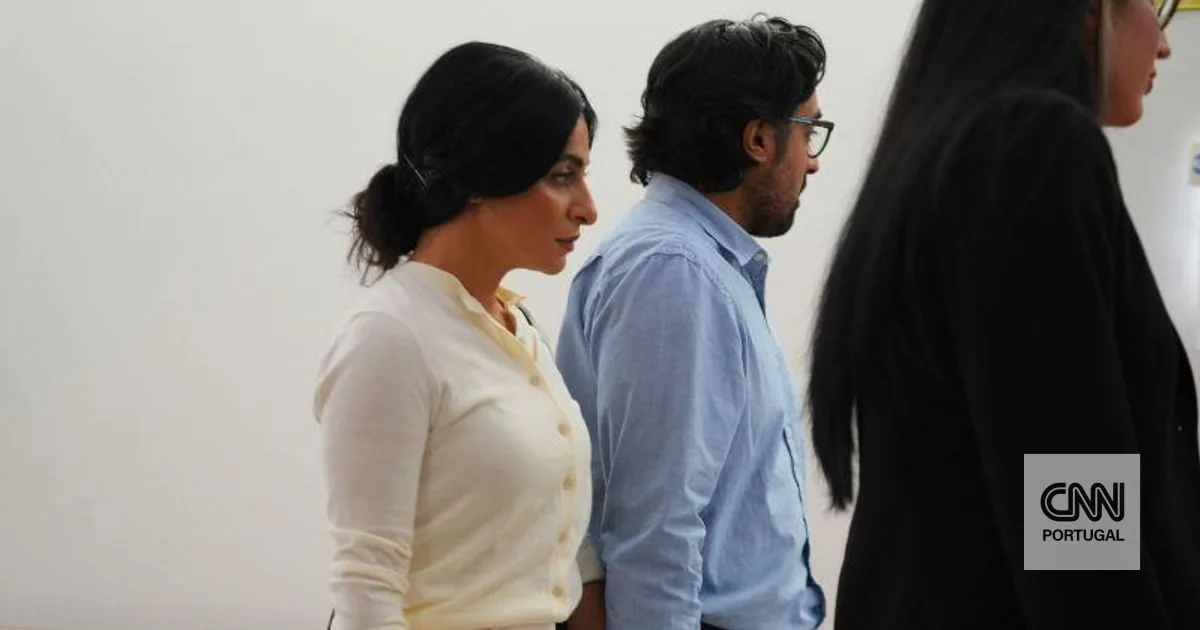 Barriga de aluguer disputa guarda exclusiva de recém-nascido. Pais queriam que abortasse às 23 semanas