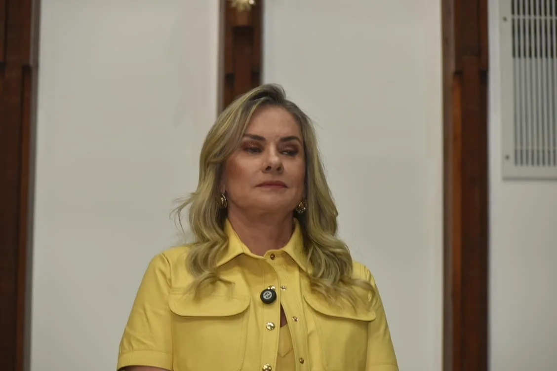 Alba recusa modelo híbrido e define manutenção de sessões presenciais