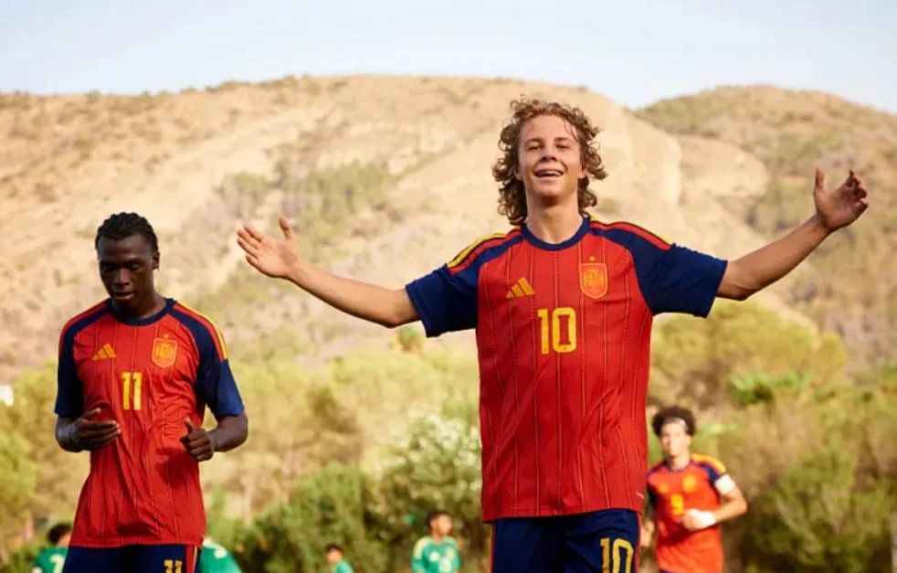 Tuk, otra perla de La Masia que destaca con La Rojita