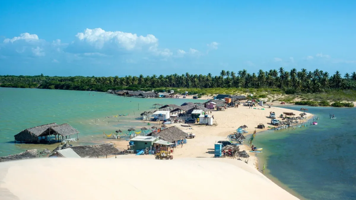 Praia do Nordeste sem asfalto nem postes está entre as mais bonitas do Brasil