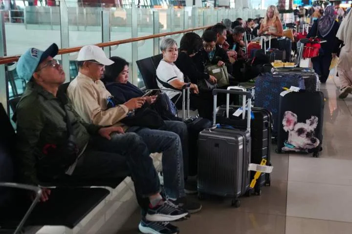 Indonesia’s Anak Krakatau volcano erupts, strands thousands as flights cancelled