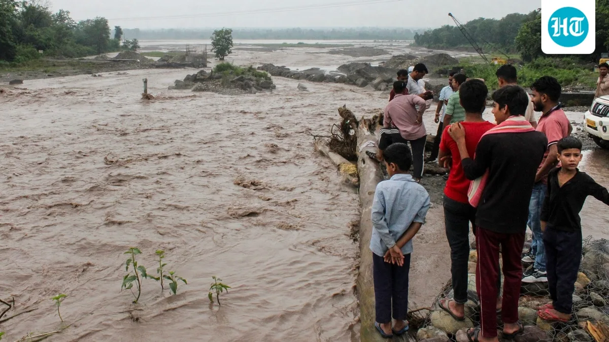 Heavy rain in Uttarakhand triggers waterlogging in Nainital, Bhimtal bypass; flood-like situation on roads | Visuals