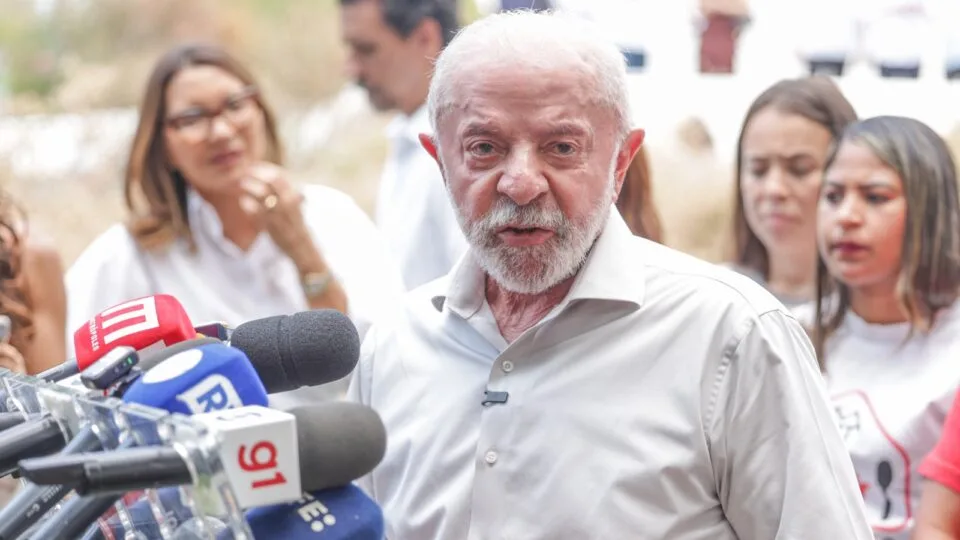 Lula ironiza voto de Flávio a favor do fim da escala 6×1 por “pressão da sociedade”