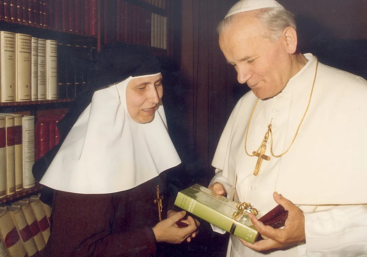Santa María Purísima, siempre tras su modelo Santa Ángela