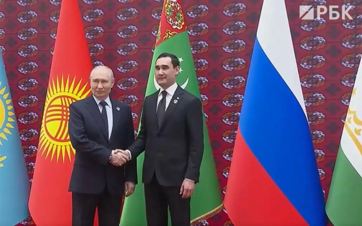 Путин принял участие в саммите глав СНГ в Туркменистане. Видео
