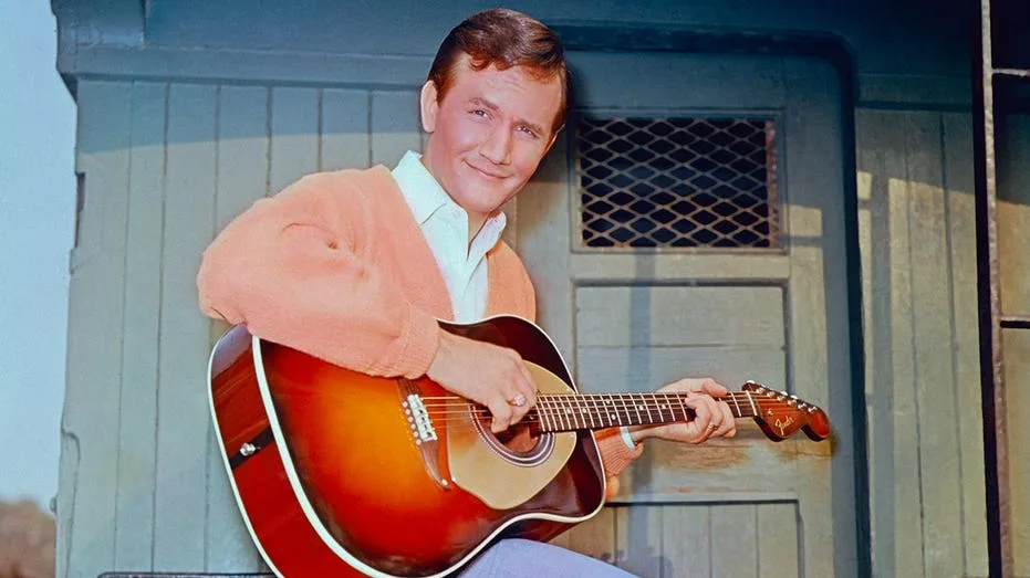 Roger Miller given stark choice after getting caught stealing: ‘You can go to jail or you can go in the Army’
