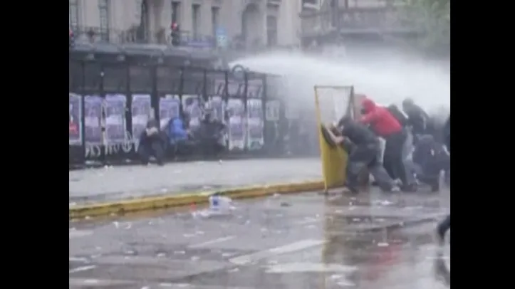 Argentina: manifestação de estudantes termina em confronto com polícia e 25 detidos