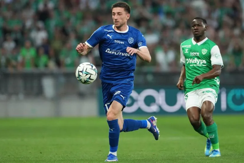 Régulateur de jeu, capacité à se projeter vers l'avant : Antoine Mille, milieu de Troyes, a une bonne tête de révélation tardive en Ligue 1