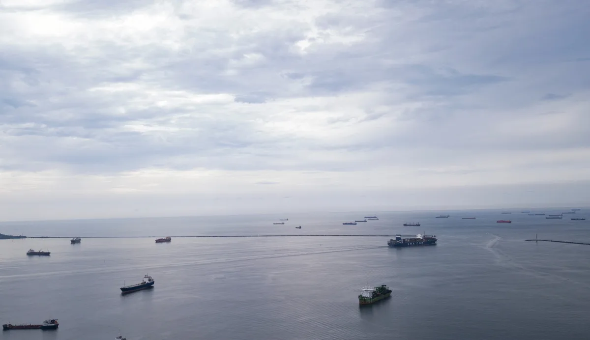 Canal de Panamá registra 127 embarcaciones en espera mientras las subastas alcanzan cifras récord