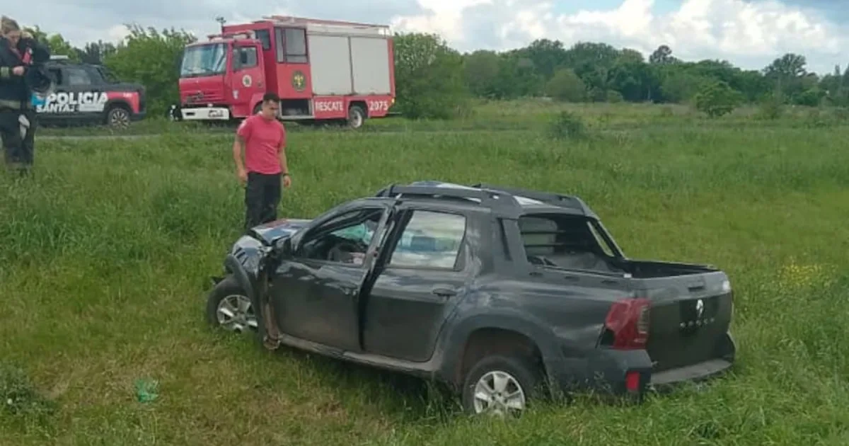 Choque fatal en la autopista Rosario-Córdoba: murió una mujer tras el impacto de una camioneta contra un camión