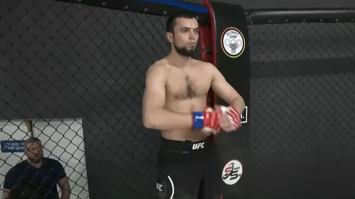 Un luchador de MMA murió en la cárcel tras ser condenado a 23 años por asesinar a una mujer y a su hija de cinco años