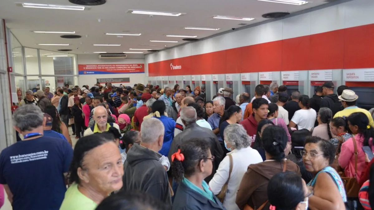 Bancários param nesta quinta em todo o país e cobram reajuste após bancos lucrarem R$ 171 bilhões em 2025