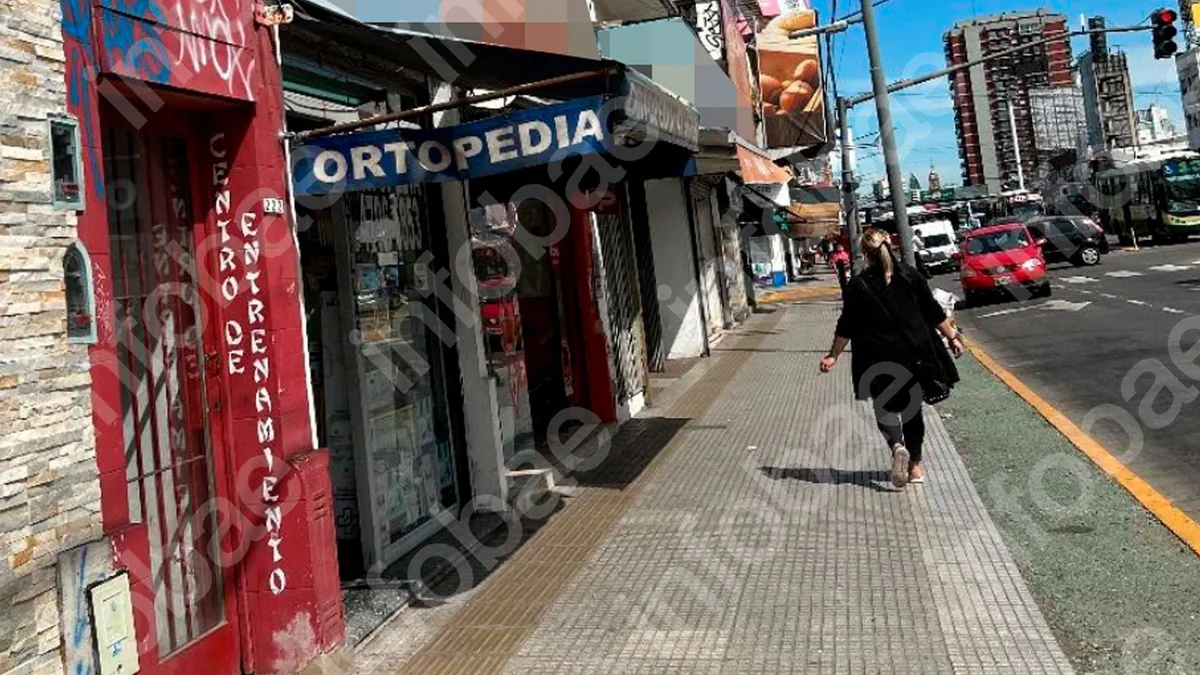 Aseguró que se cayó por una vereda rota y demandó al municipio: la Justicia desestimó el reclamo y la obligó a pagar los gastos del juicio