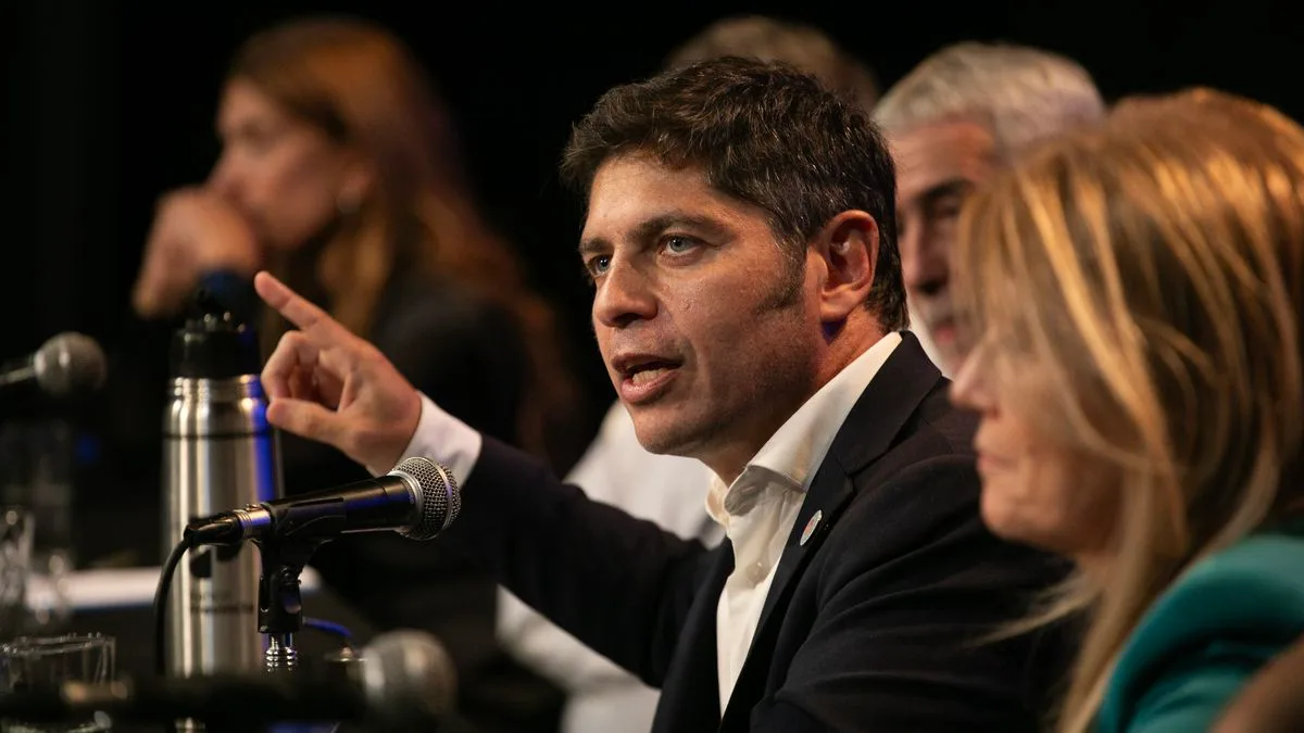 Axel Kicillof cruzó a Javier Milei por el endeudamiento de familias: "Después de empujar a millones, el Presidente les echa la culpa"